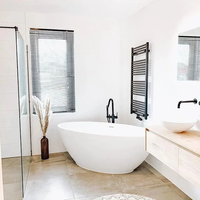Kamar Mandi Bathtub di Pojok