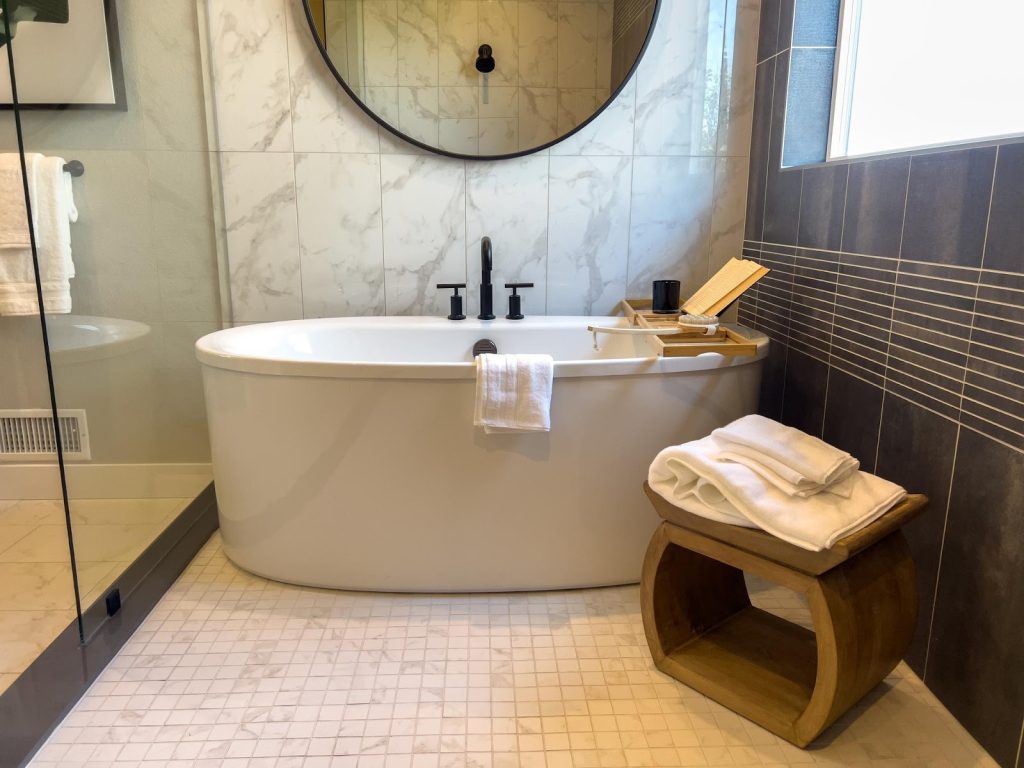 bathtub dekat dinding